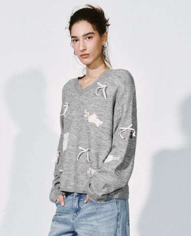  URBAN REVIVO - Áo dệt kim nữ cổ V tay dài phối nơ 