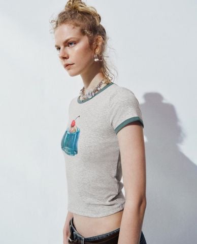  URBAN REVIVO - Áo croptop nữ cổ tròn tay ngắn phối viền 