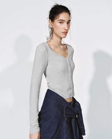  URBAN REVIVO - Áo dệt kim nữ cổ V tay dài thêu họa tiết 