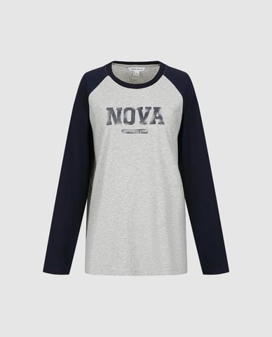  URBAN REVIVO - Áo thun nữ cổ tròn tay dài in chữ 