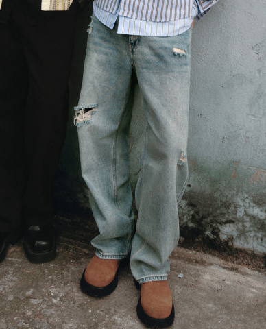  URBAN REVIVO - Quần jeans nam ống rộng wash bạc 