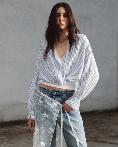  URBAN REVIVO - Áo sơ mi nữ cổ bẻ tay dài kẻ sọc 