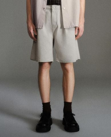  URBAN REVIVO - Quần short jeans nam ống rộng cá tính 