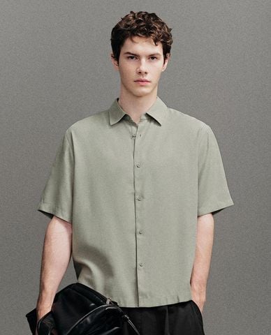  URBAN REVIVO - Áo sơ mi nam cổ bẻ tay ngắn hiện đại 