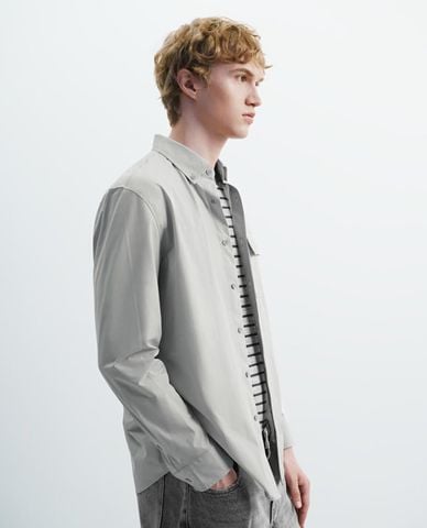  URBAN REVIVO - Áo sơ mi nam cổ bẻ tay dài phối túi hộp 