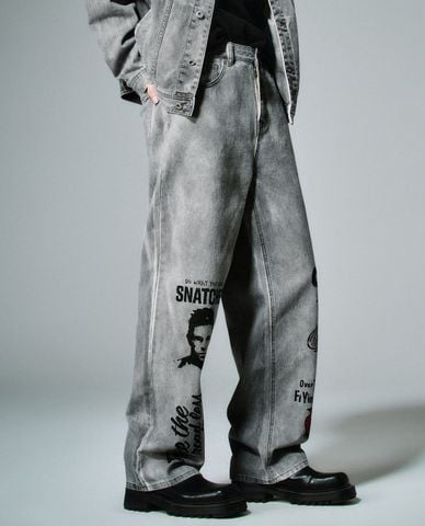  URBAN REVIVO - Quần jeans nam ống rộng phối họa tiết 