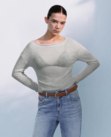  URBAN REVIVO - Áo dệt kim nữ cổ thuyền tay dài phom ôm 