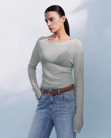  URBAN REVIVO - Áo dệt kim nữ cổ thuyền tay dài phom ôm 