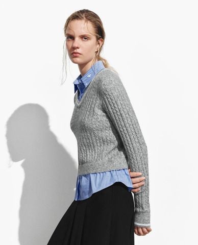  URBAN REVIVO - Áo sweater nữ cổ sơ mi tay dài kẻ sọc 