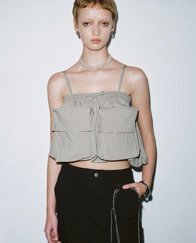  URBAN REVIVO - Áo hai dây nữ bản mảnh phối túi hộp 