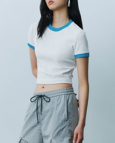  URBAN REVIVO - Áo croptop nữ cổ tròn tay ngắn cut out 