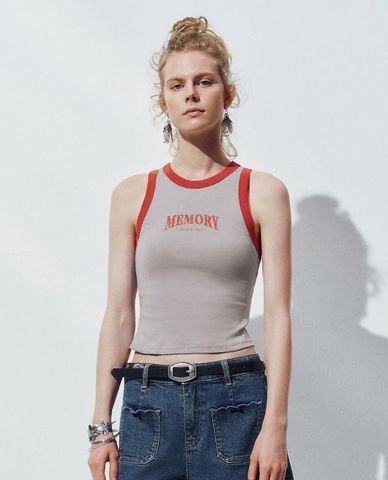  URBAN REVIVO - Áo ba lỗ nữ cổ tròn in chữ 