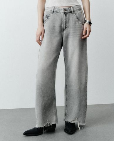  URBAN REVIVO - Quần jeans nữ ống rộng tua rua 