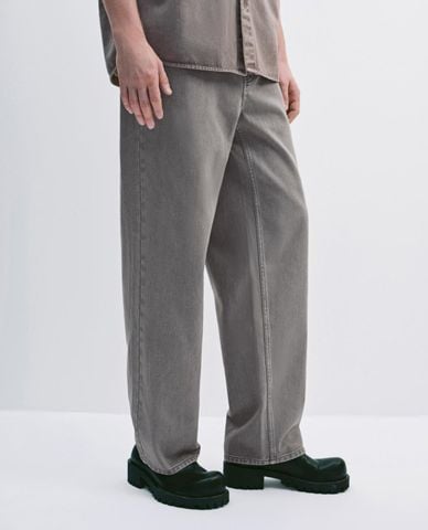  URBAN REVIVO - Quần jeans nam ống rộng hiện đại 