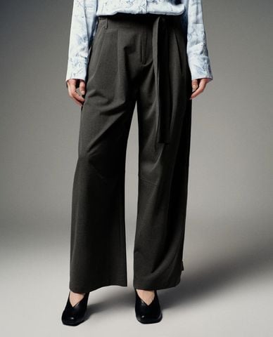  URBAN REVIVO - Quần nữ ống rộng xếp li kèm đai buộc 