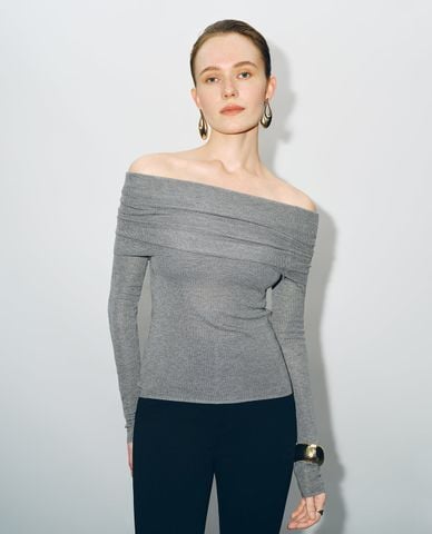  URBAN REVIVO - Áo dệt kim nữ trễ vai tay dài xếp li 