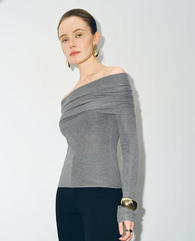  URBAN REVIVO - Áo dệt kim nữ trễ vai tay dài xếp li 