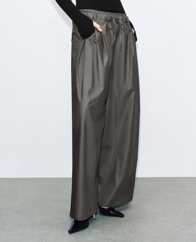  URBAN REVIVO - Quần nữ ống rộng lưng thun phối dây rút 