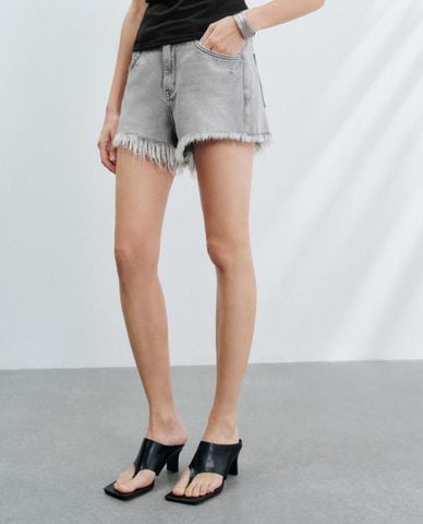  URBAN REVIVO - Quần short jeans nữ phối tua rua cá tính 