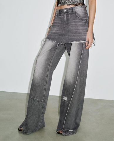  URBAN REVIVO - Quần jeans nữ ống rộng wash bạc phối váy mini 