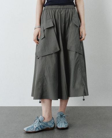  URBAN REVIVO - Chân váy chữ A midi túi hộp cá tính 