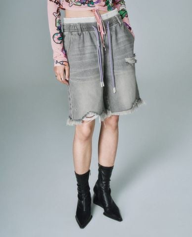  URBAN REVIVO - Quần short jeans nữ lưng thun phối dây rút 