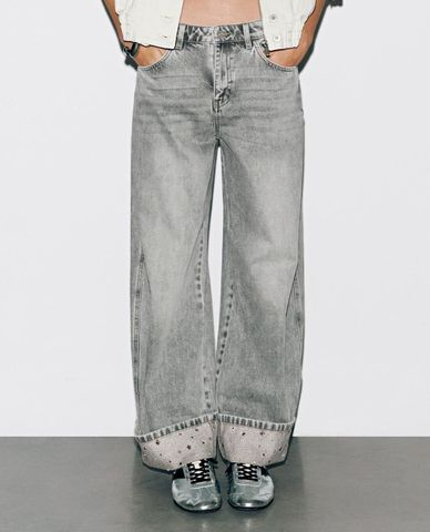  URBAN REVIVO - Quần jeans nữ ống rộng wash bạc đính đá 