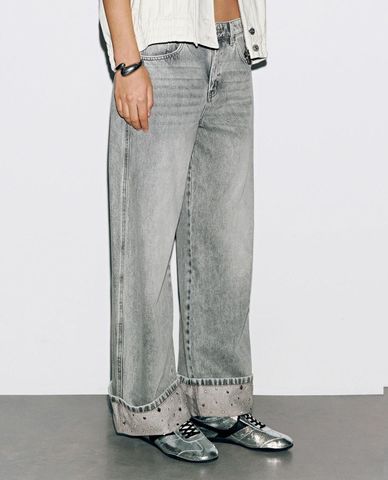  URBAN REVIVO - Quần jeans nữ ống rộng wash bạc đính đá 