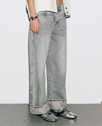 URBAN REVIVO - Quần jeans nữ ống rộng wash bạc đính đá 