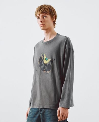  URBAN REVIVO - Áo thun nam cổ tròn tay dài in họa tiết 