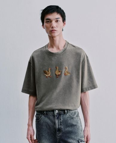  URBAN REVIVO - Áo thun nam cổ tròn tay ngắn wash bạc 