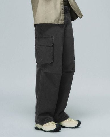  URBAN REVIVO - Quần jeans nam ống rộng phối túi hộp 