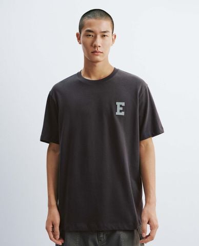  URBAN REVIVO - Áo thun nam cổ tròn tay ngắn hiện đại 
