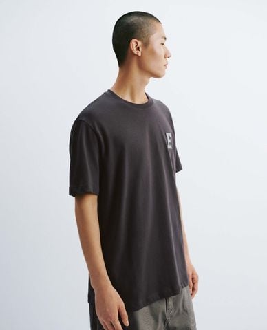  URBAN REVIVO - Áo thun nam cổ tròn tay ngắn hiện đại 
