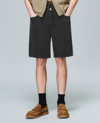  URBAN REVIVO - Quần short jeans nam ngang gối hiện đại 