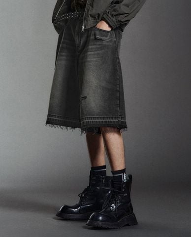  URBAN REVIVO - Quần short jeans nam wash bạc 