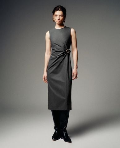  URBAN REVIVO - Đầm sát nách midi chiết eo thanh lịch 