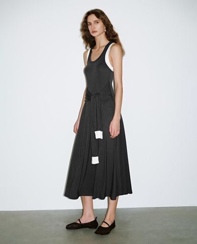  URBAN REVIVO - Đầm sát nách midi hai lớp 