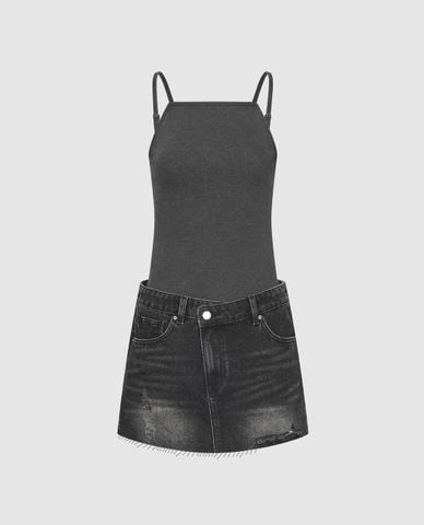  URBAN REVIVO - Đầm denim mini hai dây cổ vuông 
