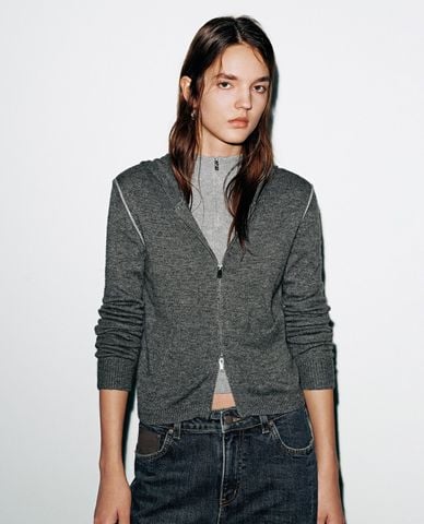  URBAN REVIVO - Áo khoác dệt kim nữ tay dài phối mũ 