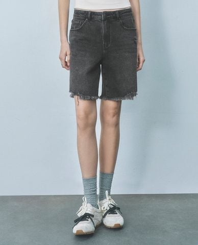  URBAN REVIVO - Quần short jeans nữ ngang gối cá tính 