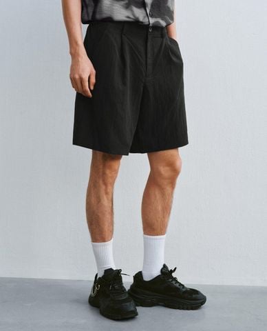  URBAN REVIVO - Quần short nam ống rộng thanh lịch 