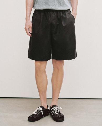  URBAN REVIVO - Quần short nam ngang gối lưng thun 