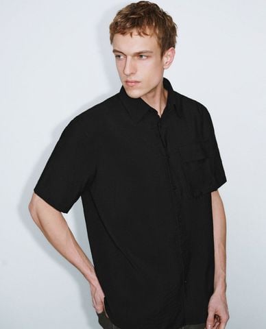  URBAN REVIVO - Áo sơ mi nam cổ bẻ tay ngắn 