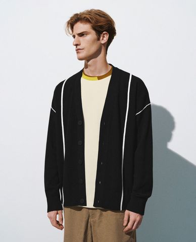  URBAN REVIVO - Áo khoác cardigan nam cổ V tay dài thời thượng 