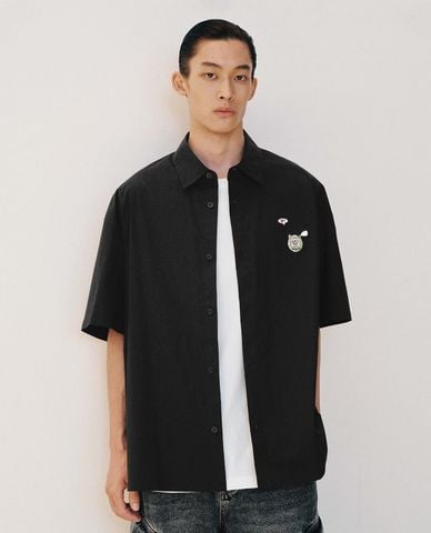  URBAN REVIVO - Áo sơ mi nam cổ bẻ tay ngắn thêu patch 