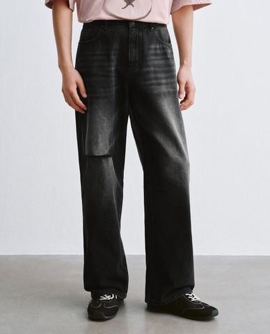  URBAN REVIVO - Quần jeans nam ống rộng wash bạc rách gối 