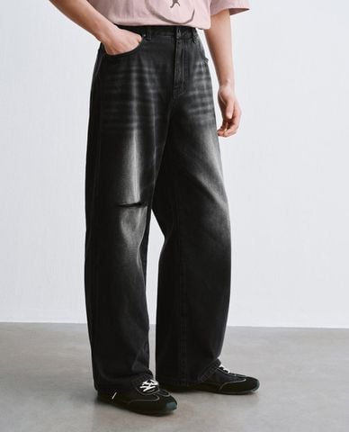  URBAN REVIVO - Quần jeans nam ống rộng wash bạc rách gối 