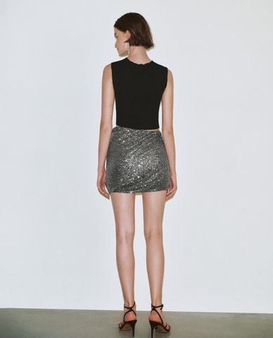  URBAN REVIVO - Áo sát nách nữ cổ tròn phom croptop 