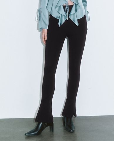  URBAN REVIVO - Quần nữ ống loe phom ôm xẻ tà 